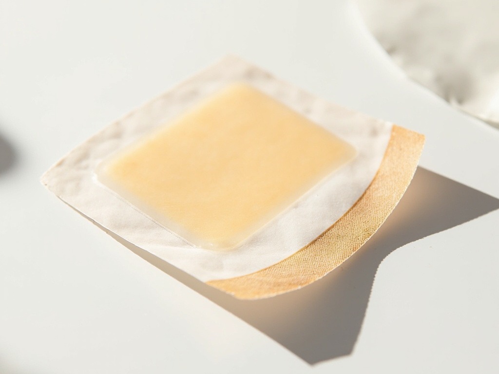 pimple patches: choosing between hydrocolloid, microneedle, and salicylic formats